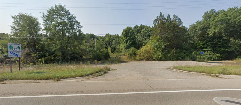 I-94 Pub (Mar-Creek AC, Mar-Creek Lounge, Mar-Creek Inn) - Now An Empty Lot (newer photo)